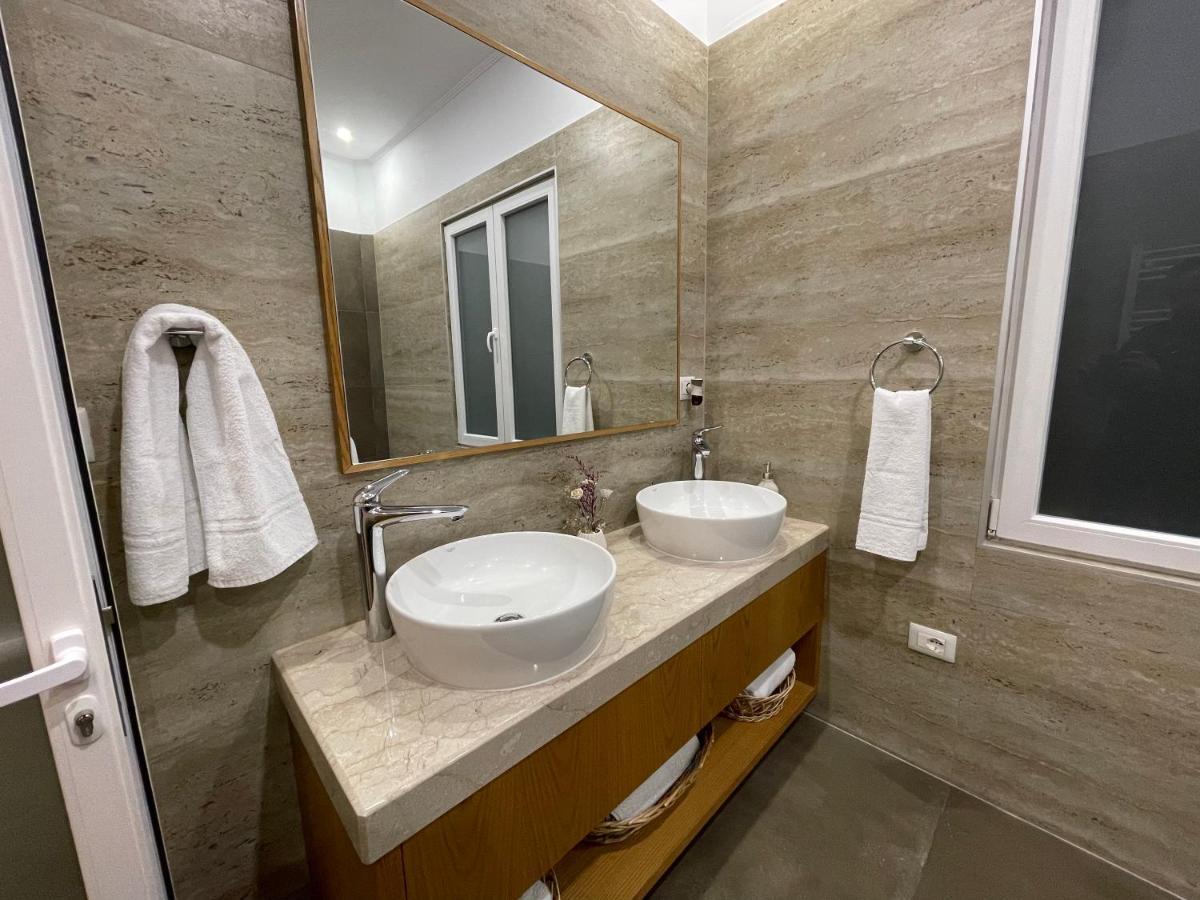 Joni & Joy Center Apartment Berat Exteriör bild