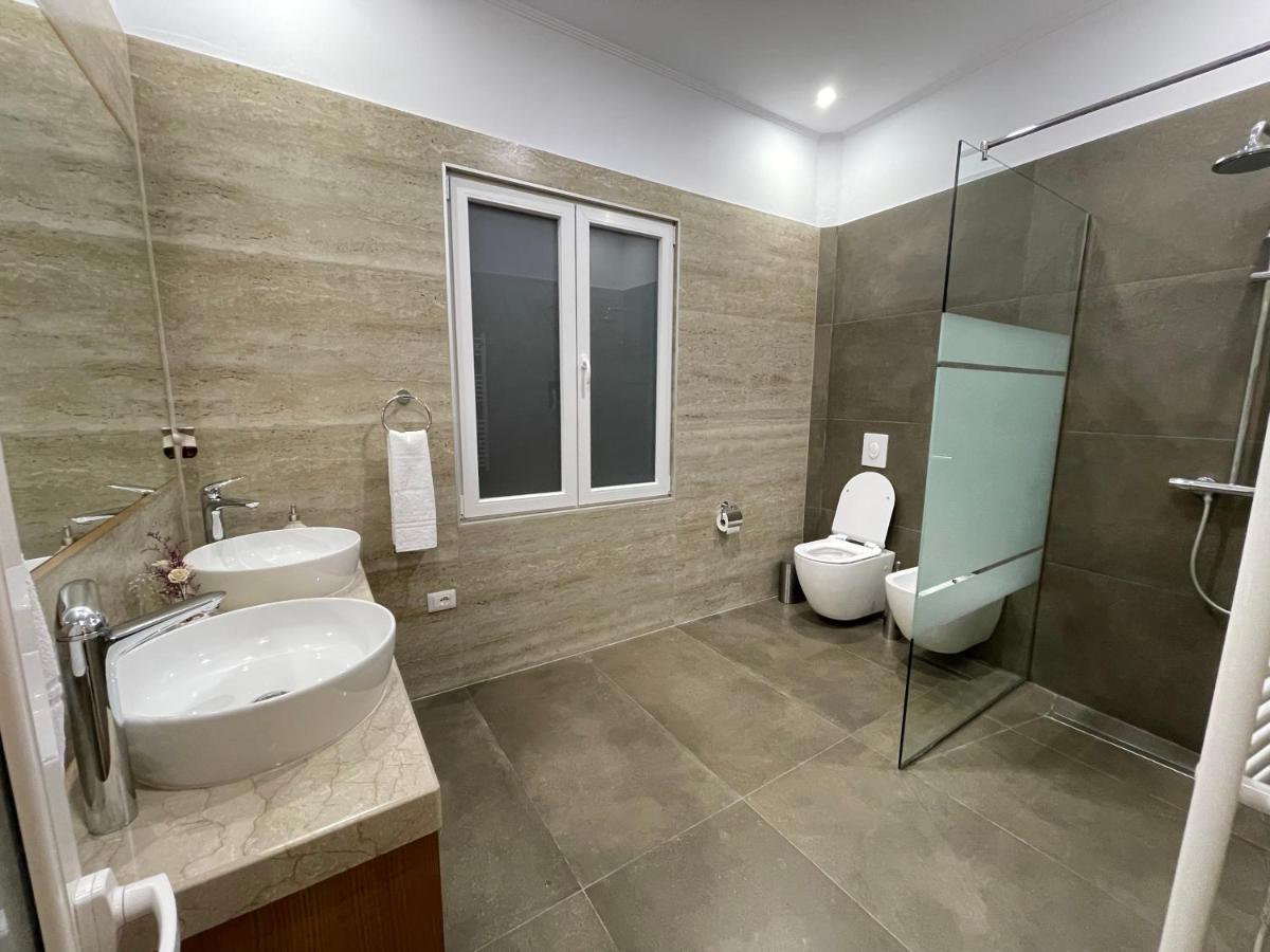 Joni & Joy Center Apartment Berat Exteriör bild